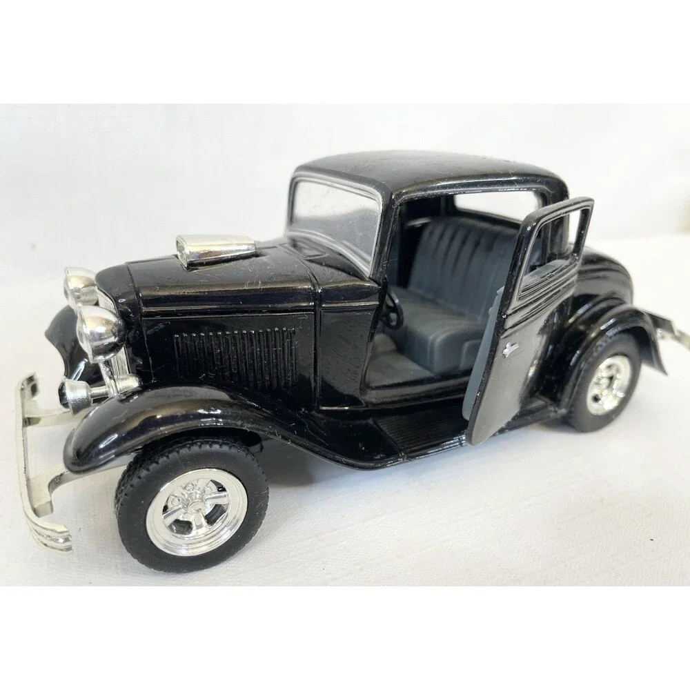 1932 Ford Coupe Black Silver Diecast 1:24 Model Car Motormax 73251